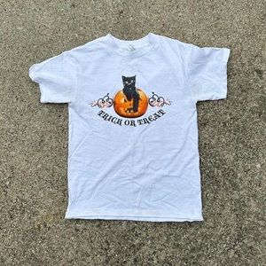 vintage y2k trick or treat halloween black cat & pumpkin tee shirt